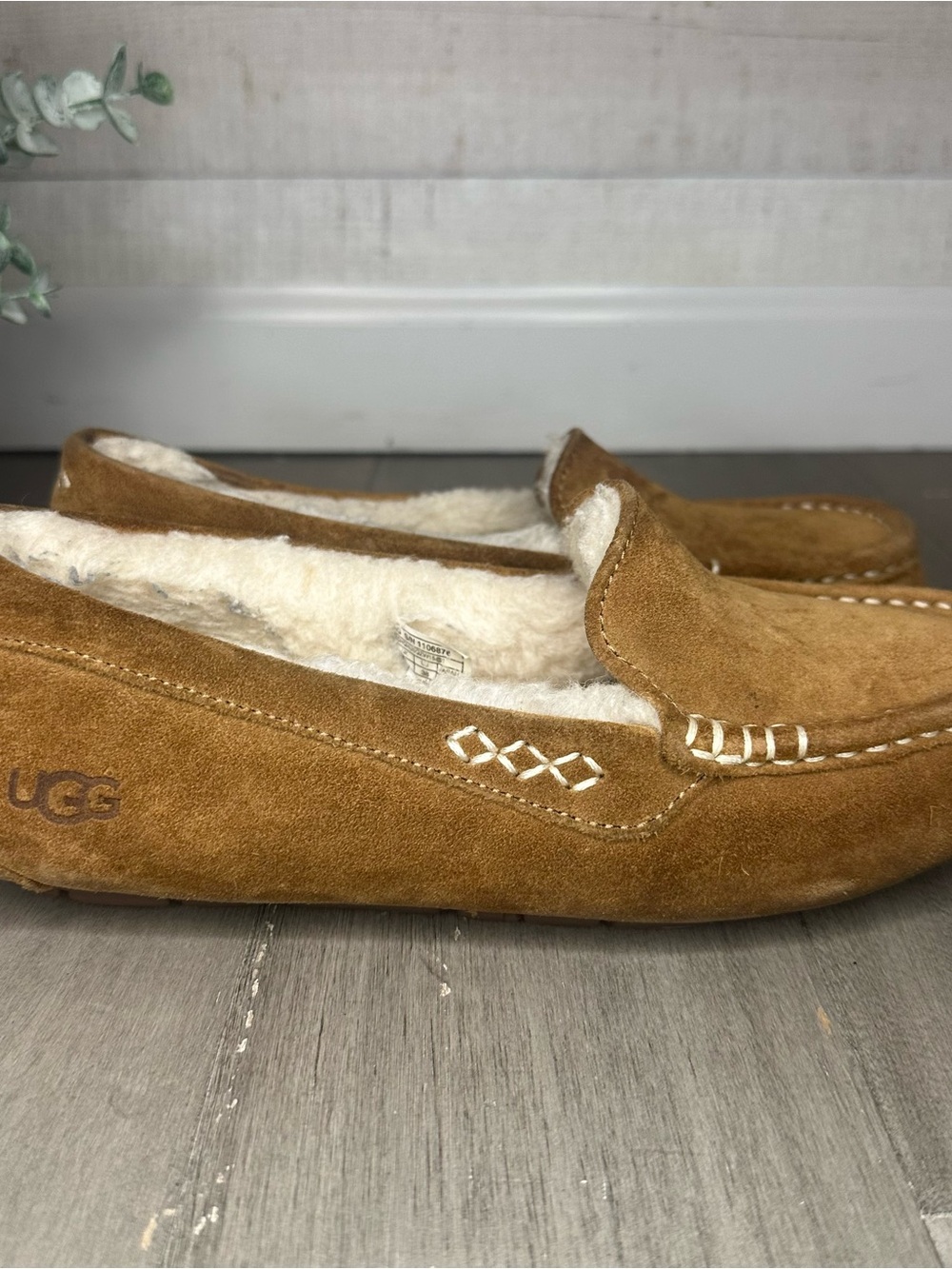 Ugg Ansley Slipper Color: Chestnut
Women’s size 7 - Picture 3 of 12